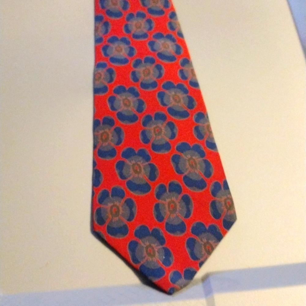 *4/$20 Bundle Deal Closet Cleanout Sale* Cellini floral pattern Men's Silk Tie